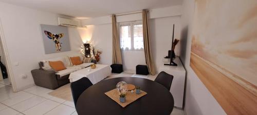 Cannes La Bocca Apartment | Appartement spacieux climatisé piscines