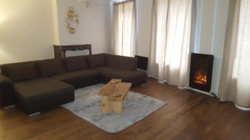 Sedan Apartment | Appartement spacieux et atypique