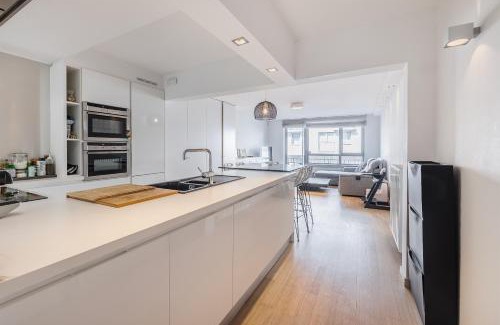 Sint-Jans-Molenbeek Apartment | Appartement spacieux et confortable - 2 chambres - 4p - Garage