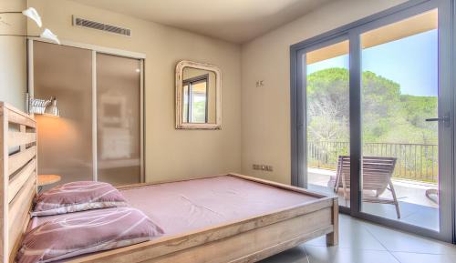 Santa Giulia Apartment | Appartement spacieux à Porto-Vecchio avec piscine partagéeB