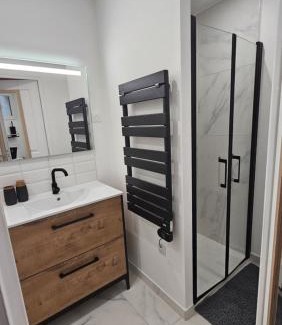 Lens Apartment | Appartement sur cour/10 min du stade et de la gare