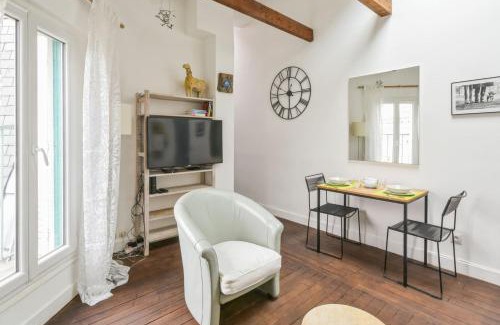 7th Arrondissement Apartment | Appartement Surcouf - Welkeys