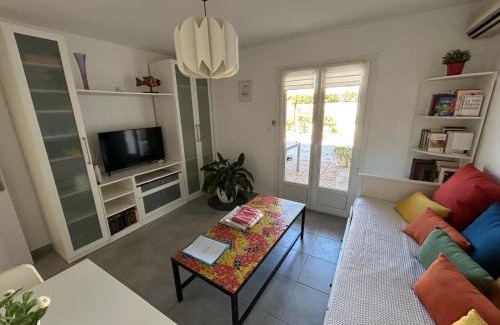Six-Fours-les-Plages Apartment | Appartement T2 Six Fours Cap Negre,1 mn à pied de la mer
