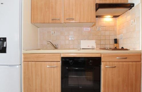 Balaruc-les-Bains Apartment | Appartement T1 confortable - climatisé, proche des thermes, avec loggia et équipements modernes - FR-1-553-10