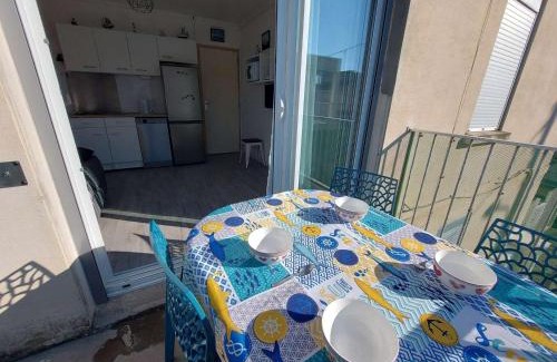 Marseillan Plage Apartment | Appartement T2 à Marseillan Plage : terrasse, jardin, parking, proche plage et commerces - FR-1-326-796