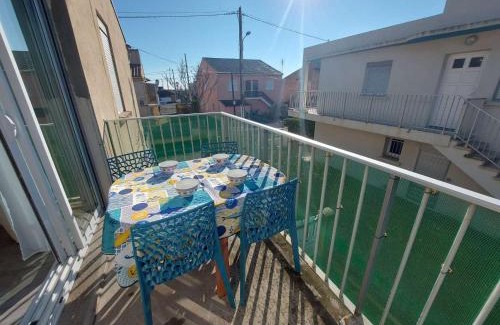 Marseillan Plage Apartment | Appartement T2 à Marseillan Plage : terrasse, jardin, parking, proche plage et commerces - FR-1-326-796