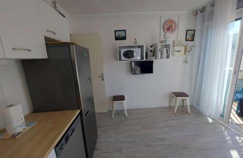 Marseillan Plage Apartment | Appartement T2 à Marseillan Plage : terrasse, jardin, parking, proche plage et commerces - FR-1-326-796