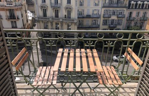 Aix-les-Bains City Center Apartment | Appartement T2 52 m2 l'Ambassadeur centre-ville 1 chambre balcon