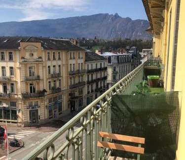 Aix-les-Bains City Center Apartment | Appartement T2 52 m2 l'Ambassadeur centre-ville 1 chambre balcon