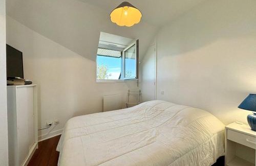 Saint-Amand-en-Puisaye Apartment | Appartement T2+Cabine à Carnac, Balcon Sud, Proche Plages, 4 Pers. - FR-1-377-29