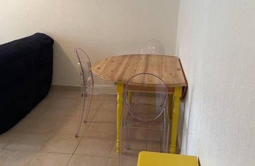 Frontignan Apartment | Appartement T2 centre ville.