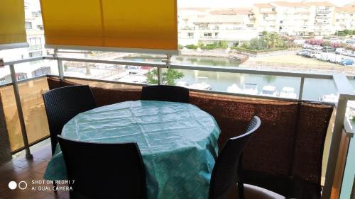 Le Port Apartment | Appartement T2 vue Mer et Port,2 balcons, Parking privé