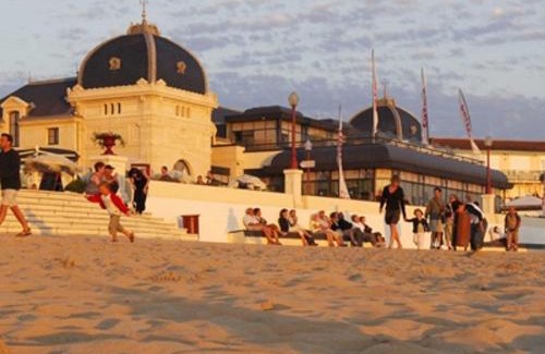 Quartier du Casino Apartment | Appartement T2 à 50m de la plage avec cour, Wifi et équipements bébé – 4 pers, Châtelaillon-Plage - FR-1-535-17