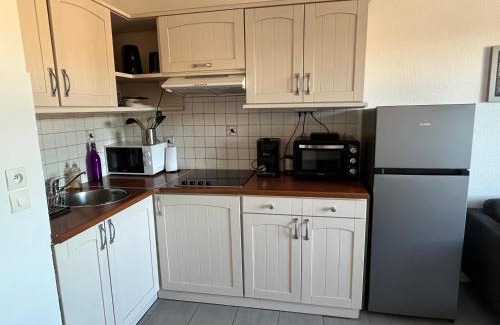 Les Bormettes Apartment | Appartement T2, 4 personnes, climatisé, avec piscine, Village de la Mer