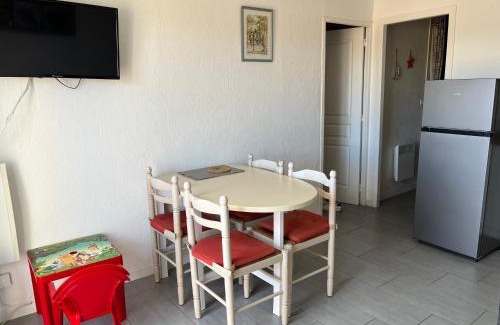Les Bormettes Apartment | Appartement T2, 4 personnes, climatisé, avec piscine, Village de la Mer