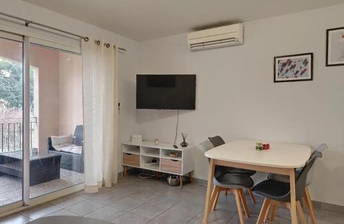 Rochefort-du-Gard Apartment | Appartement T2 avec terrasse sud