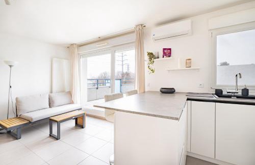 Saint-Priest Apartment | Appartement T2 neuf - Grande Terrasse de 25m2