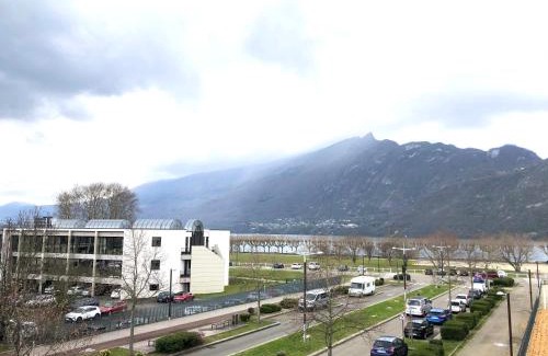 Aix-les-Bains Apartment | Appartement T3 63 m2 le Soen vue lac 2 chambres parking et terrasse vue lac