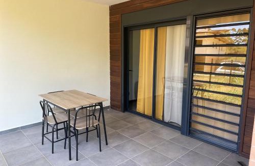 Remire Montjoly Apartment | APPARTEMENT T3 COSY et PAISIBLE avec JARDIN à REMIRE-MONTJOLY