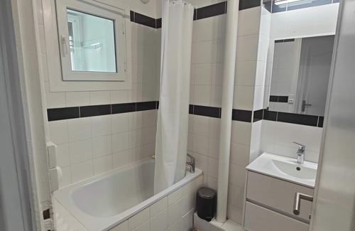La Doua Apartment | Appartement T4 Avec Balcon Proximité Immédiate Doua et Transports