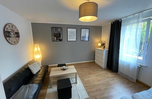 Ortslage Trotha Apartment | Appartement "Tom" mit 3 Schlafzimmern und Parkplatz