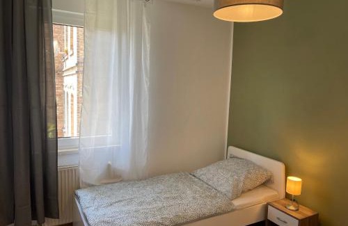 Ortslage Trotha Apartment | Appartement "Tom" mit 3 Schlafzimmern und Parkplatz