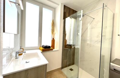 Miribel Apartment | Appartement ~ Un Lundi au Soleil~ à 15 min de Lyon
