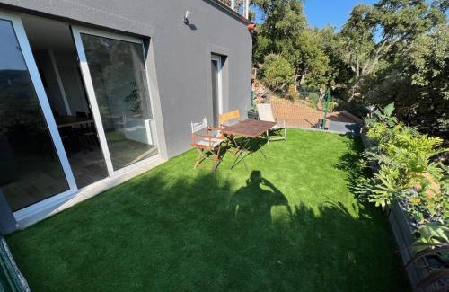 La Londe-les-Maures Apartment | Appartement Valcros - Jardin Vue Mer