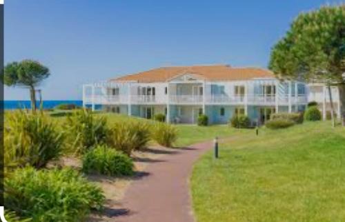 Chateau-d'Olonne Apartment | Appartement Vue Mer dans résidence 3 étoiles
