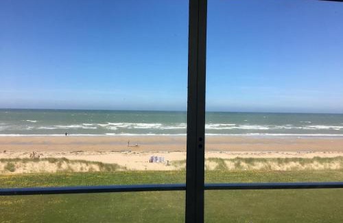 Le Home Apartment | Appartement Varaville: Face à la mer avec loggia et parking privé, 4 pers. - FR-1-487-306