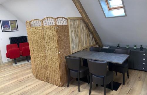 Verton Apartment | Appartement vintage - Terrasse - Fauteuils de cinéma
