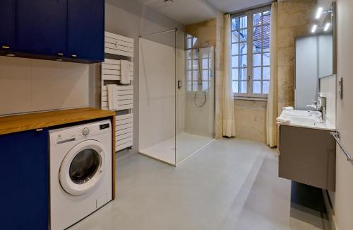Nevers Apartment | Appartement Vivier - les suites du palais, parking privé, vue cathédrale,2 chambres, by PRIMO C0NCIERGERIE