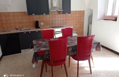 Montpeyroux Apartment | Appartement Voûté de Plain Pied au Centre du Village