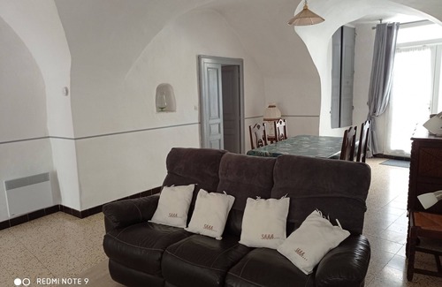 Montpeyroux Apartment | Appartement Voûté de Plain Pied au Centre du Village