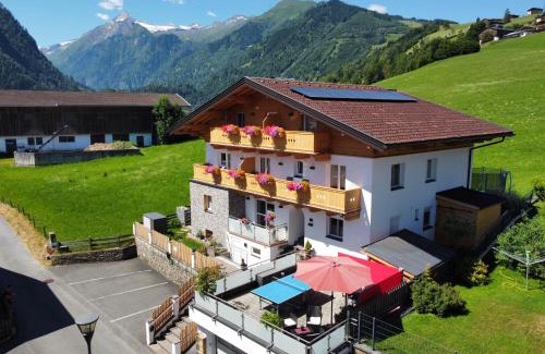 Kaprun Apartment | Appartements Bergfried - Ski In Ski Out, inklusive Sommerkarte, zentral mit Ausblick über Kaprun