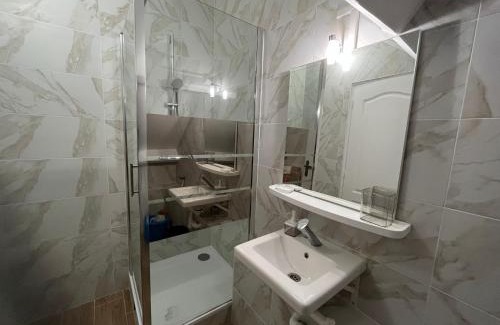 Le Blanc-Mesnil Apartment | Appartements proches CDG Le Bourget dans maison francilienne typique