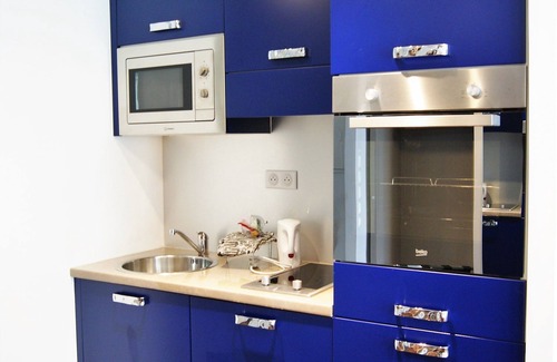 La Penne-sur-Huveaune Apartment | Apparthotel La Girafe
