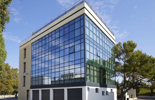 La Penne-sur-Huveaune Apartment | Apparthotel La Girafe