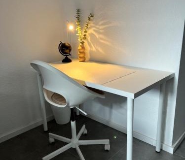 Krefeld Apartment | Appartment Florida Nähe Düsseldorf, Messe, HBF, City, WIFI, HELIOS Hospital
