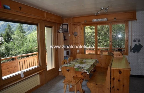 Zinal Apartment | Appartment in a building in Zinal - 1 bedroom with 1 double bed (140x200) - 1 bedroom with 2 bunk be