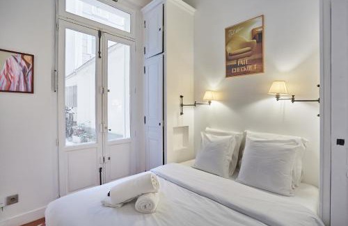 Quartier de l'Ecole-Militaire Apartment | Appartment St Germain des pres by Studio Prestige