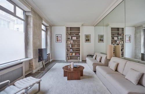 Quartier de l'Ecole-Militaire Apartment | Appartment St Germain des pres by Studio Prestige