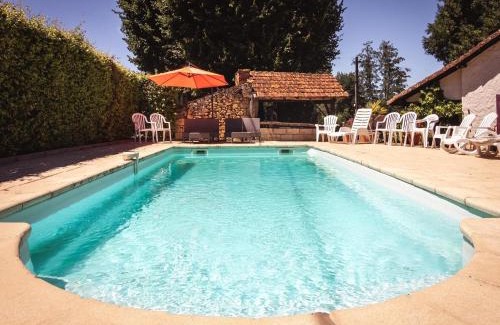 Vezac House | Appealing apartment in Vezac with swimming pool