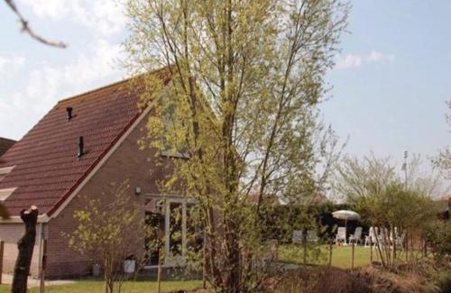 Breskens House | Appealing bungalow with garden