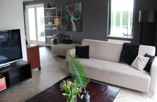 Breskens House | Appealing bungalow with garden