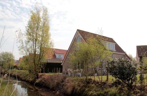 Breskens House | Appealing bungalow with garden
