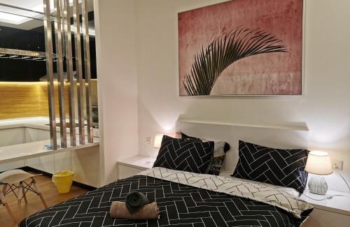 Seri Kembangan Apartment | Apple 5 @ Menara Simfoni/Symphony Tower Free Wifi/Parking/TV Box/Nexflix