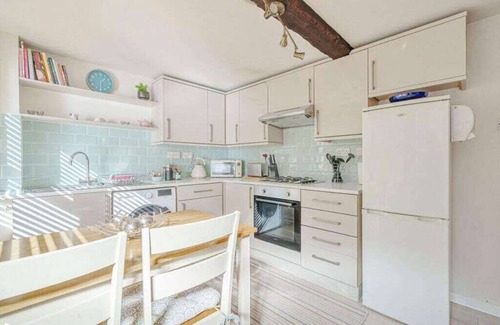 Frome Cottage | Apple Cottage - Central Frome - Family Friendly