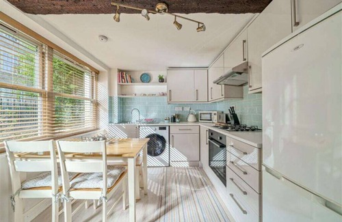 Frome Cottage | Apple Cottage - Central Frome - Family Friendly