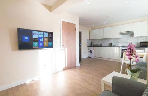 Hillingdon Apartment | Apple Garden A-3